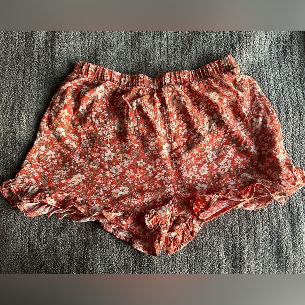 American Eagle Flowy Floral Shorts - Picture 2 of 4